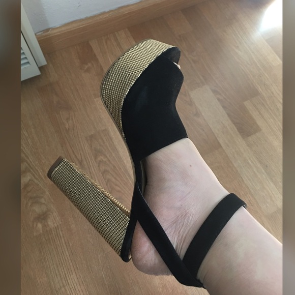 NWOT Michael Kors tie up wedge - Picture 6 of 6